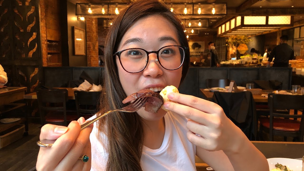 CHINESA PROVANDO COMIDA BRASILEIRA E BANHEIRO TRANSPARENTE ｜Vida no Japão