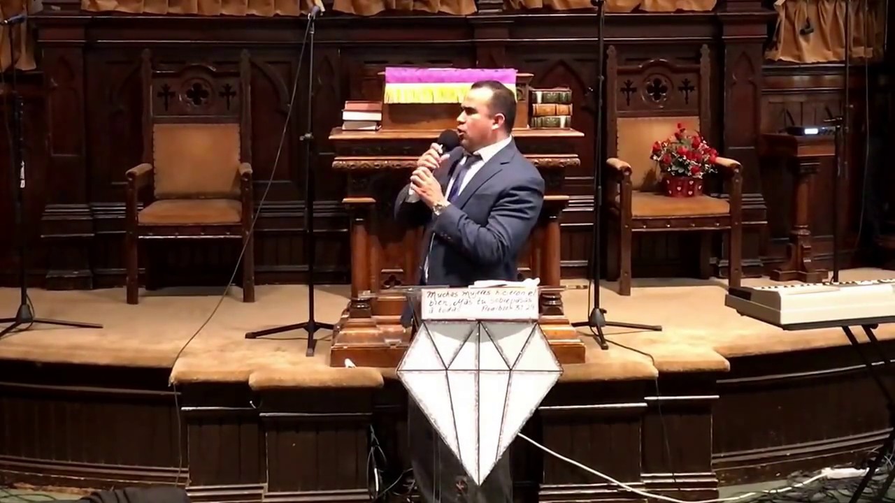 Pastor Ivan Avelar tema Porque buscáis entre los muertos al que vive