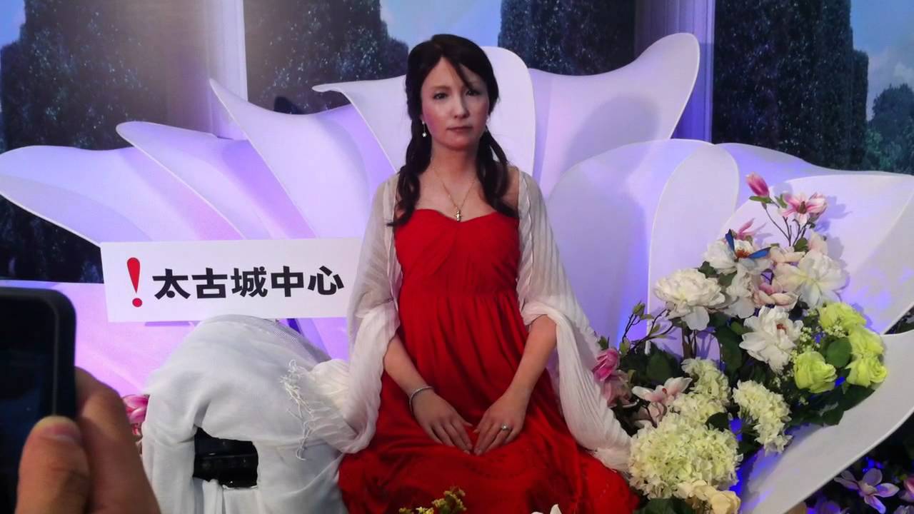 Female Android Geminoid F first singing performance in HK