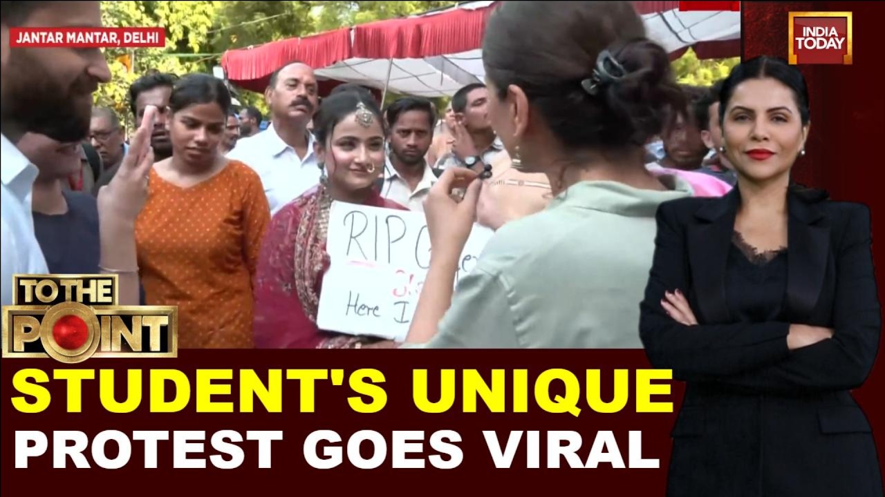 Bride At CJP Protest? Student's Unique Message Against Paper Leaks Goes Viral | Watch India Today