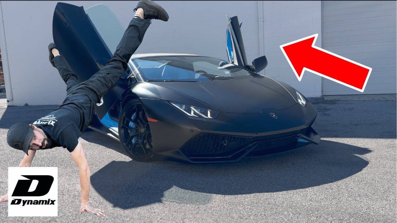 Vertical Doors On A Lamborghini Huracan