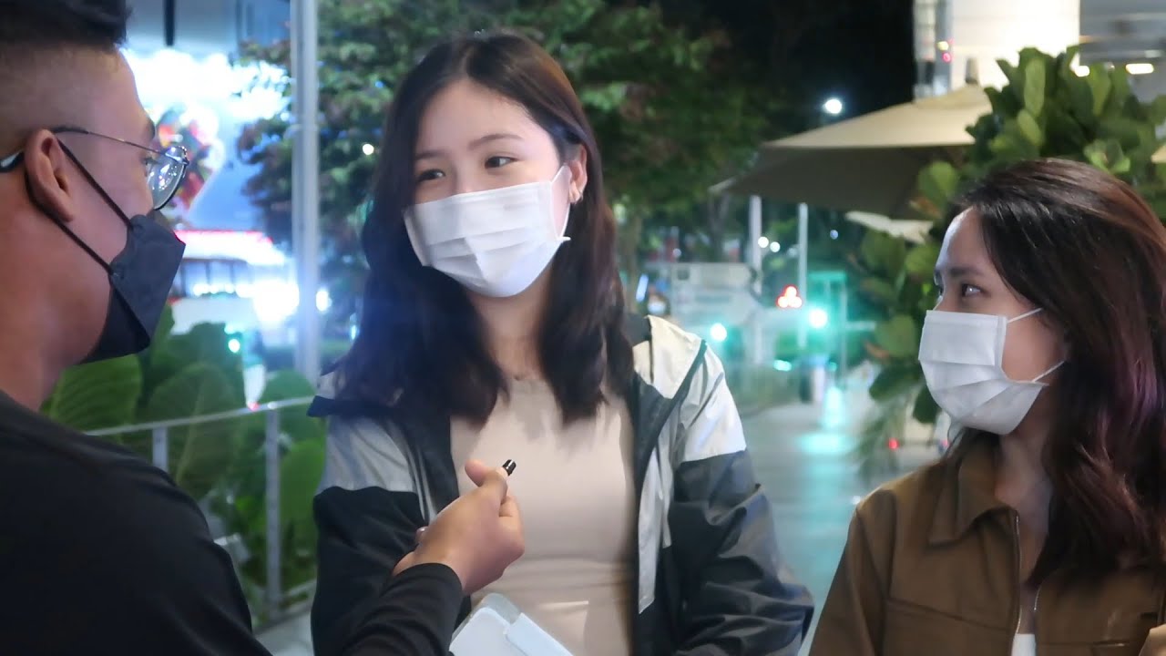 Singaporean Girls & Guys Describes Each Other!