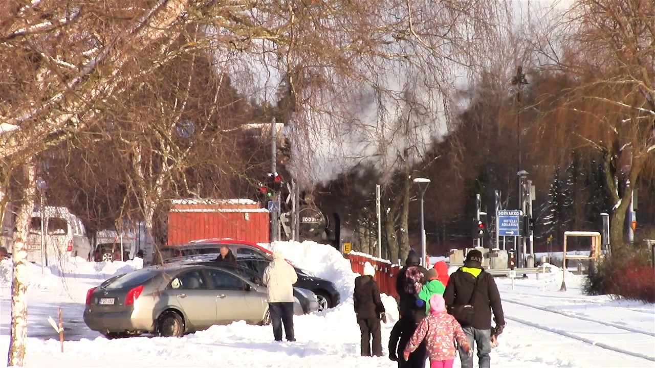 Ukko-Pekka Kalarannassa ja Uudenkaupungin asemalla