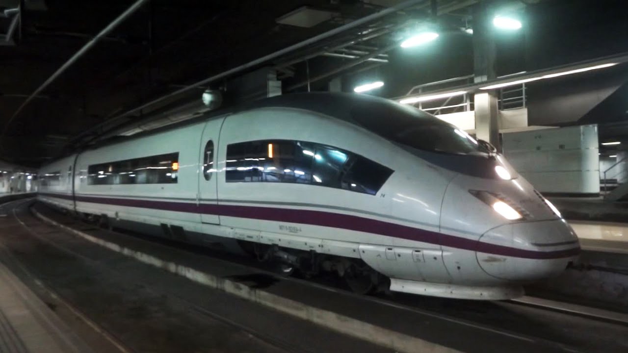 Tren AVE Velaro Siemens renfe 103 sale de Barcelona Sants 2014