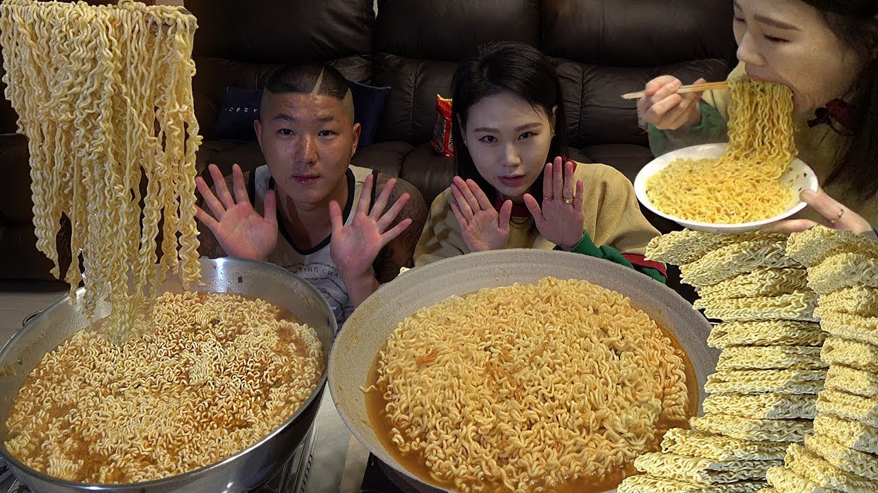 ASMR 14 ПАКЕТОВ КИМЧИ РАМЮН с Dotori l Пряная лапша быстрого приготовления Mukbang Eating Sound