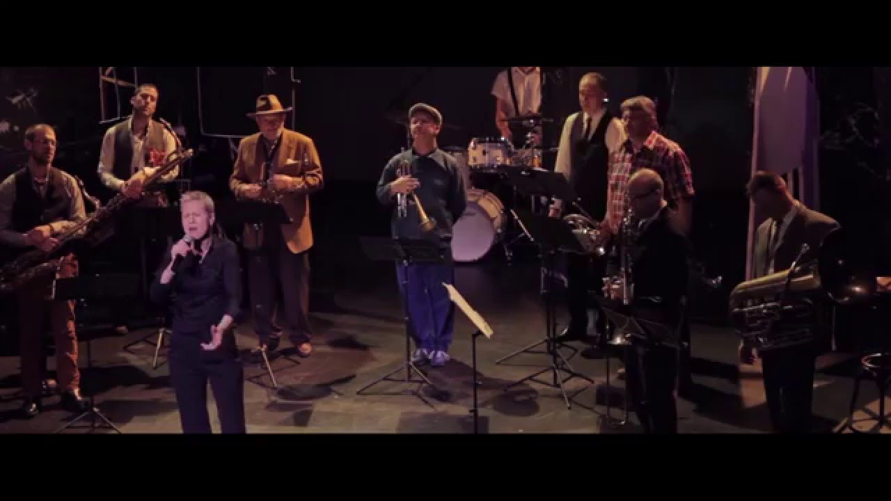 Hildegarde Wanzlawe et le Caratini Jazz Ensemble - Les loups sont entrés dans Paris