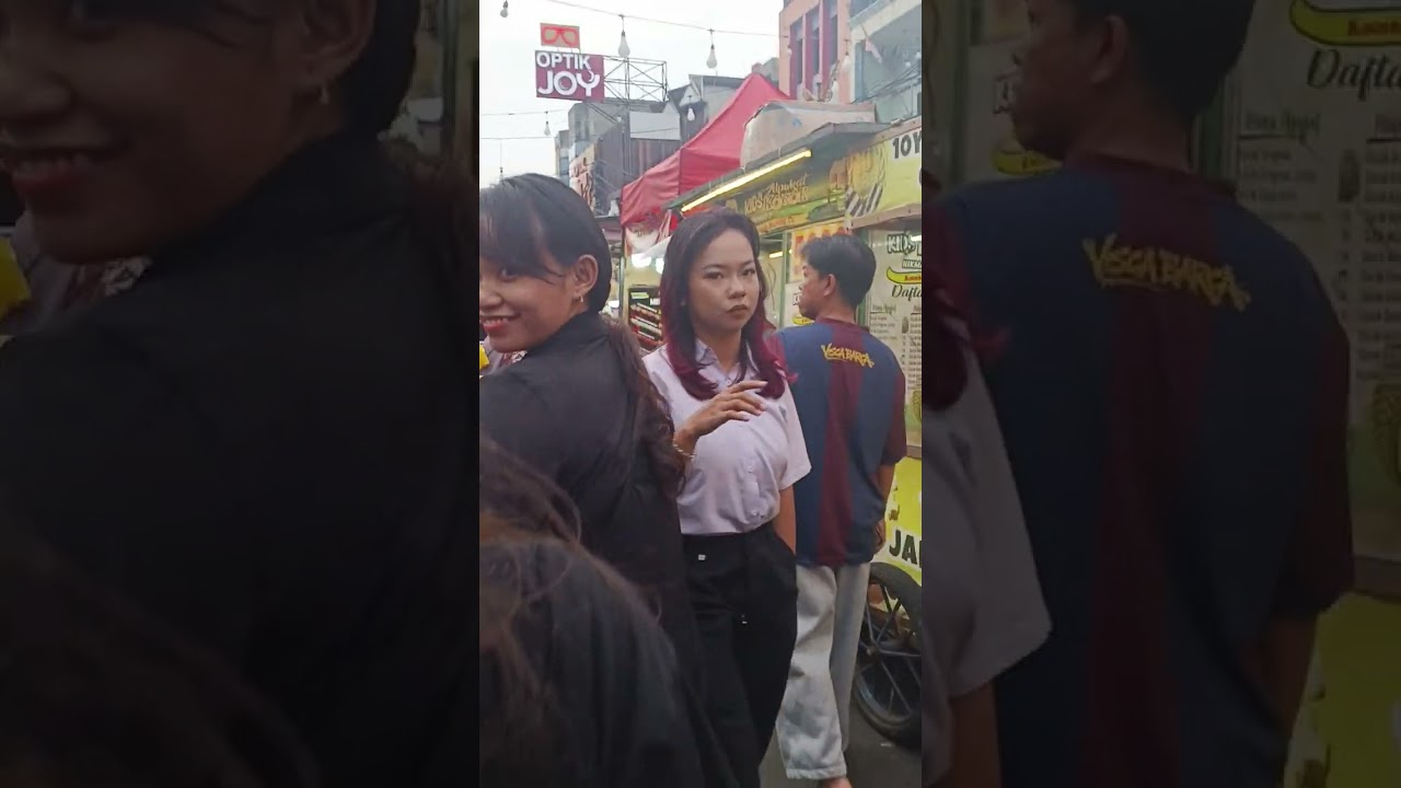 Suasana Di Pasar Lama Tangerang, menjelang Buka puasa , 