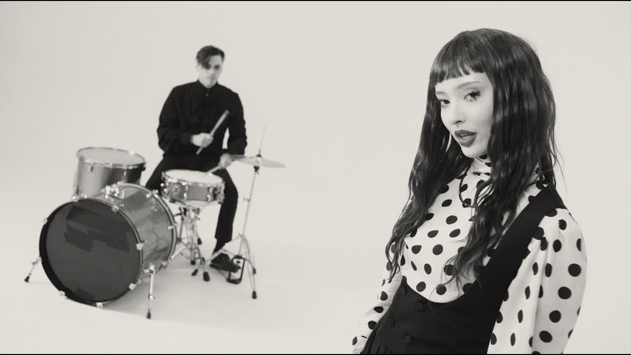Faouzia - DON'T EVER LEAVE ME (Official Music Video)
