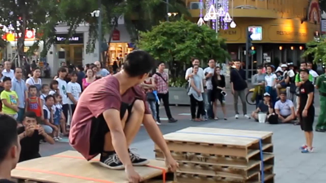 Phố Đi Bộ Parkour & Freerunning Show :)