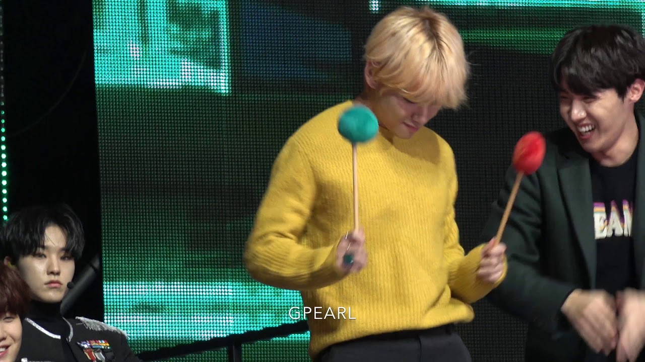190106 GDA 골든디스크  방탄소년단 뷔 태형 대기석 리액션 직켐  BTS V focus (reaction to 행복 뱅뱅뱅) [4k]