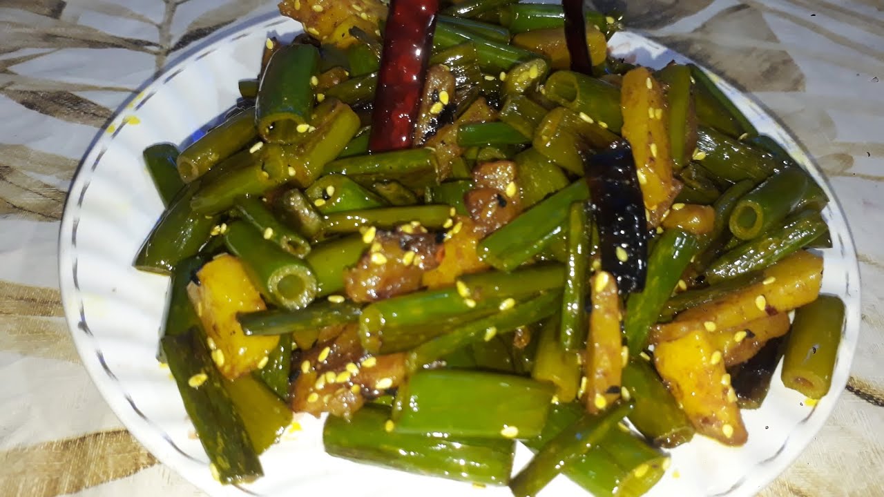 Green Onion /Spring Onion Potato Sabji | Aloo Pyaj ki Sabji