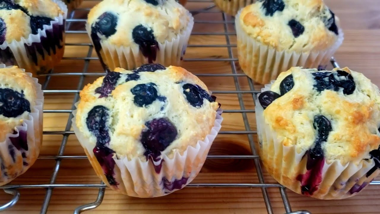 EASY BLUEBERRY MUFFINS EVER