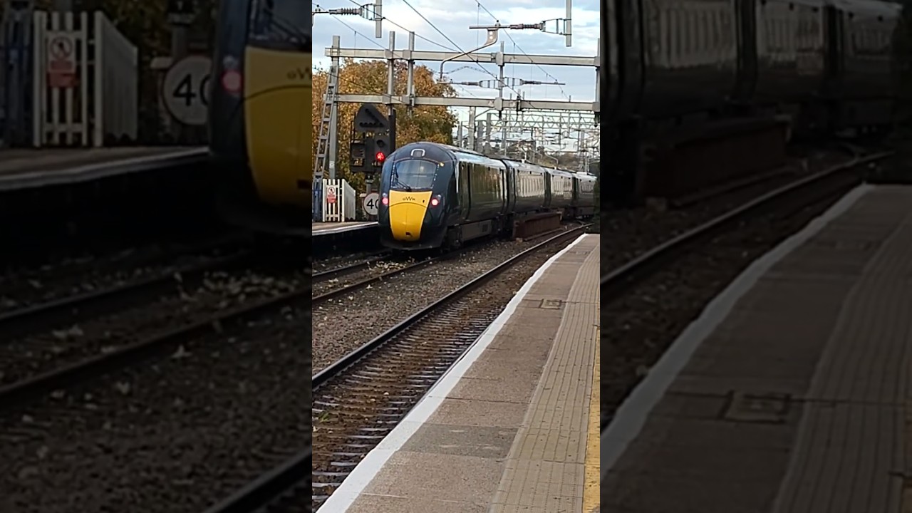 GWR 800 passing Reading West