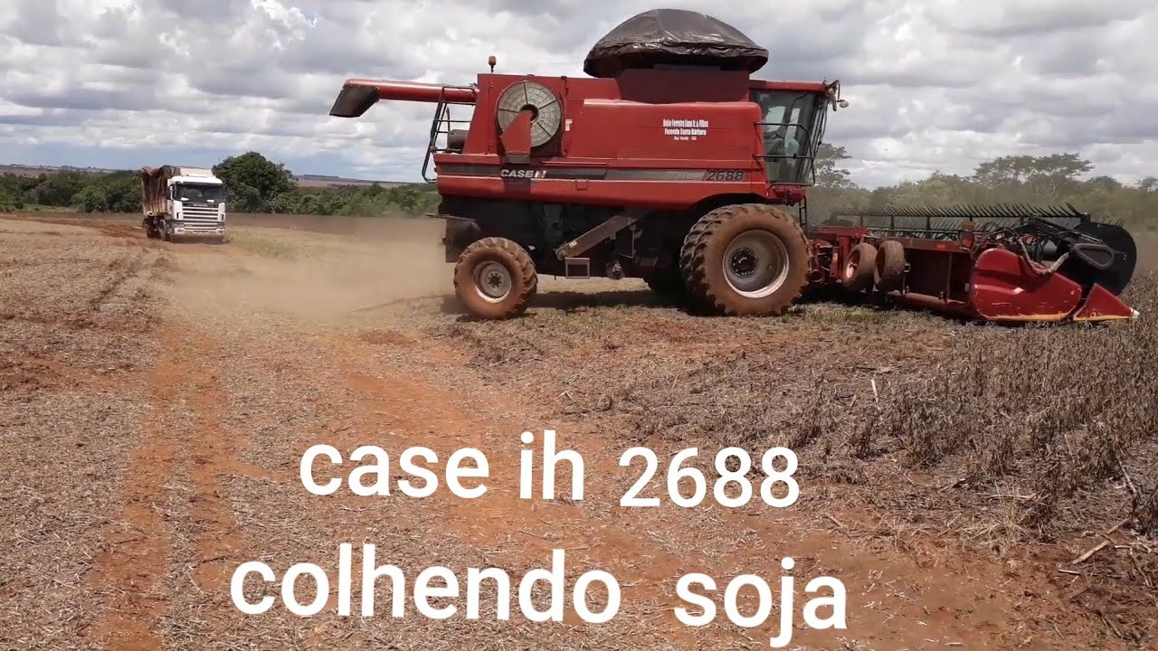 colheitadeira case 2688 na colheita de soja safra 2022/2023 em Goiás.