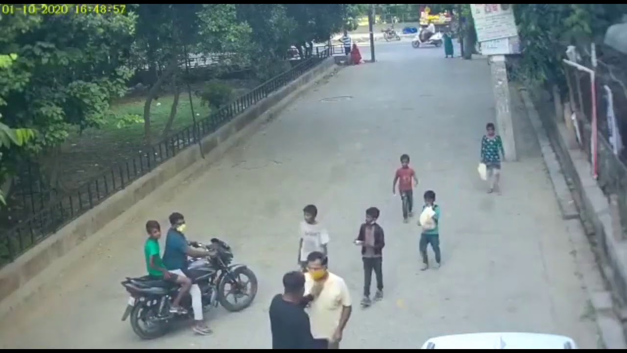 Delhi Govt empolyee Gold chain Snatched 😲😲😲 #chori #robbery #crime #delhi