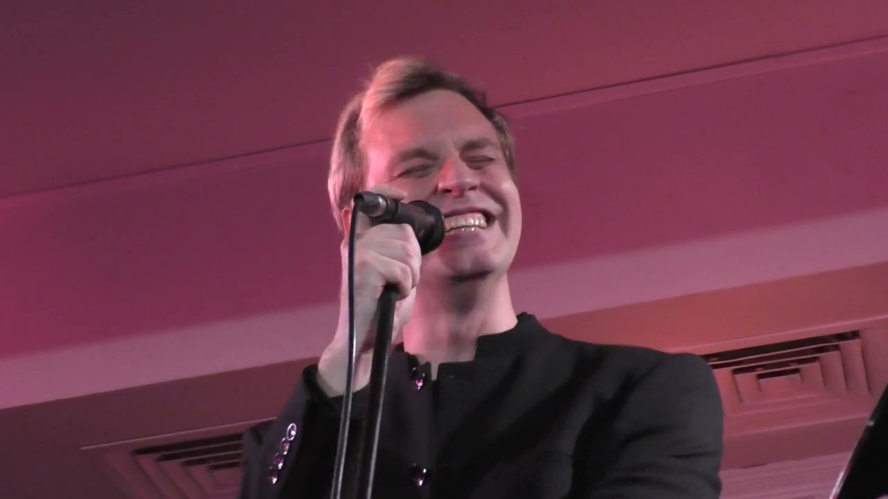 Концерт Алексея Гомана с авторскими песнями в джаз-клубе Союз Композиторов.