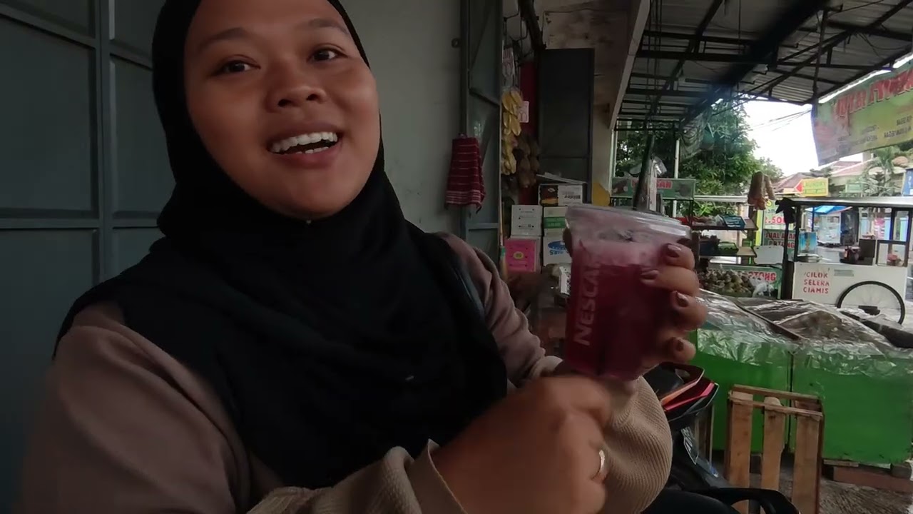 MAU PULANG MALAH KEJEBAK HUJAN, JAJAN CILOK SEKALIAN, MUMPUNG ADA YANG JUAL #dailyvlog 
