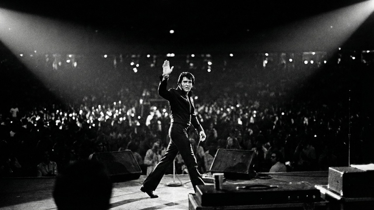 Elvis STOPPED entire concert for something only he saw — what happened next left 18,500 in TEARS