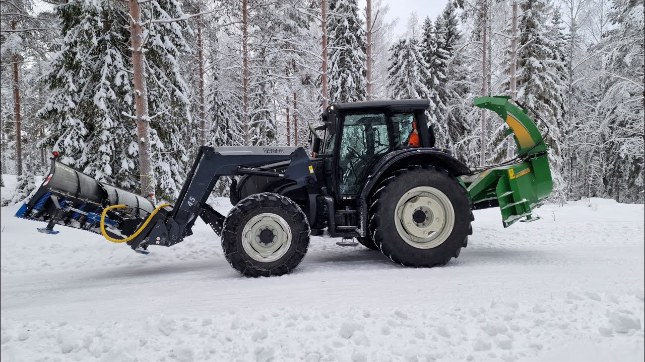 Hieman pidempi aurauspätkä Valtra N111e ja Padagas 250 nivelauralla
