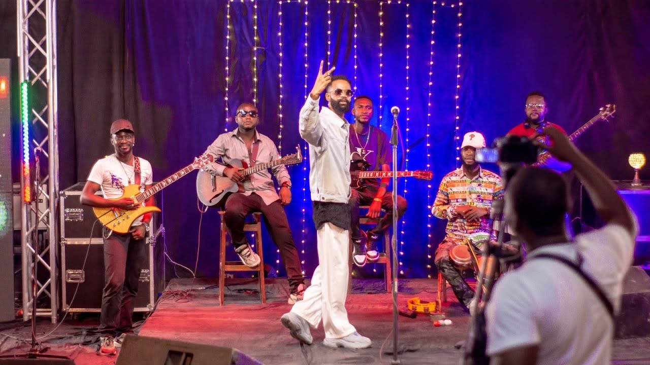 CORTEZY CHANTE INTERPRÈTE JB MPIANA DANS L'ÉMISSION ONE ACOUSTIQUE