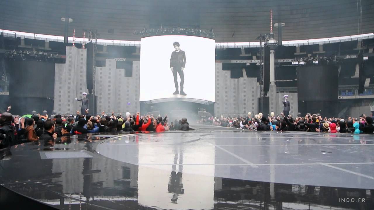 Indochine - Arrivée du groupe sur scène, Stade de France