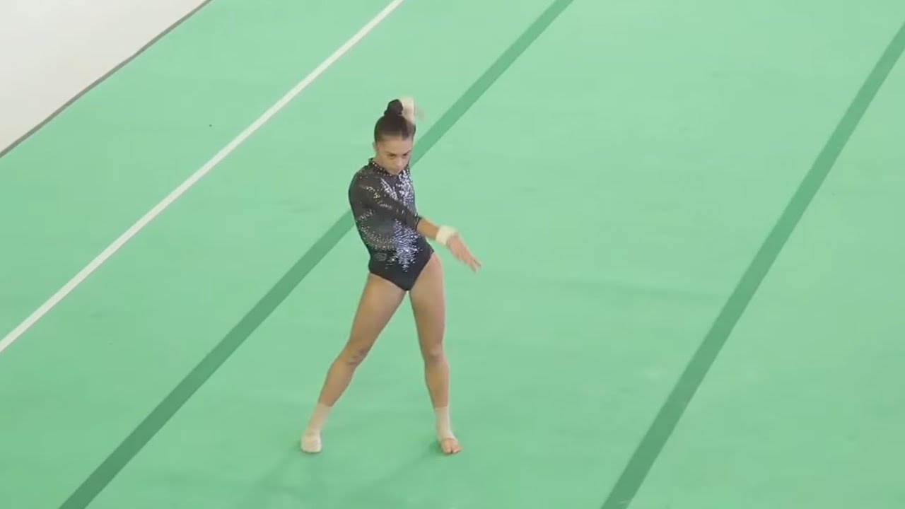 16-летняя Джулия Перотти 🇮🇹 выигрывает ЗОЛОТО 🥇 в многоборье — 14,100 в вольных упражнениях — Чем...