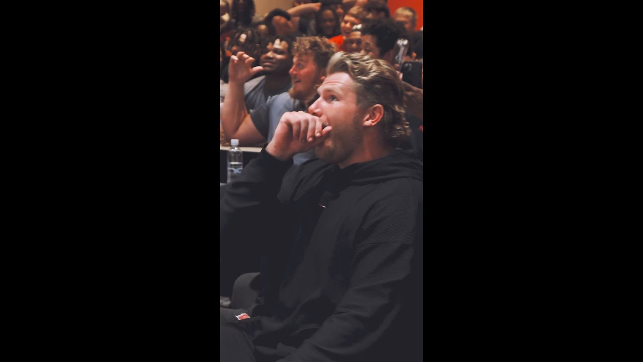 Wisconsin OL Derek Jensen can SING!!!