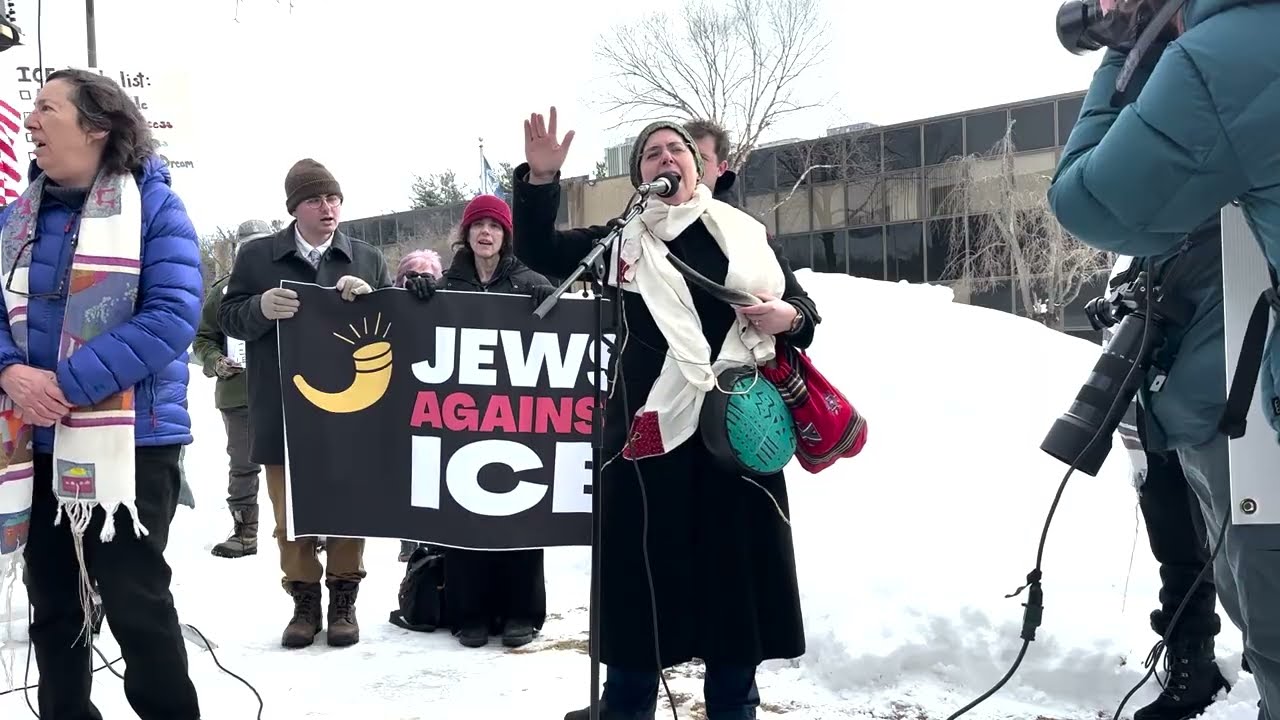 Участники акции &laquo;Евреи против ICE&raquo; завершили программу в @BearingWitnessBurlington 11 февраля 202...