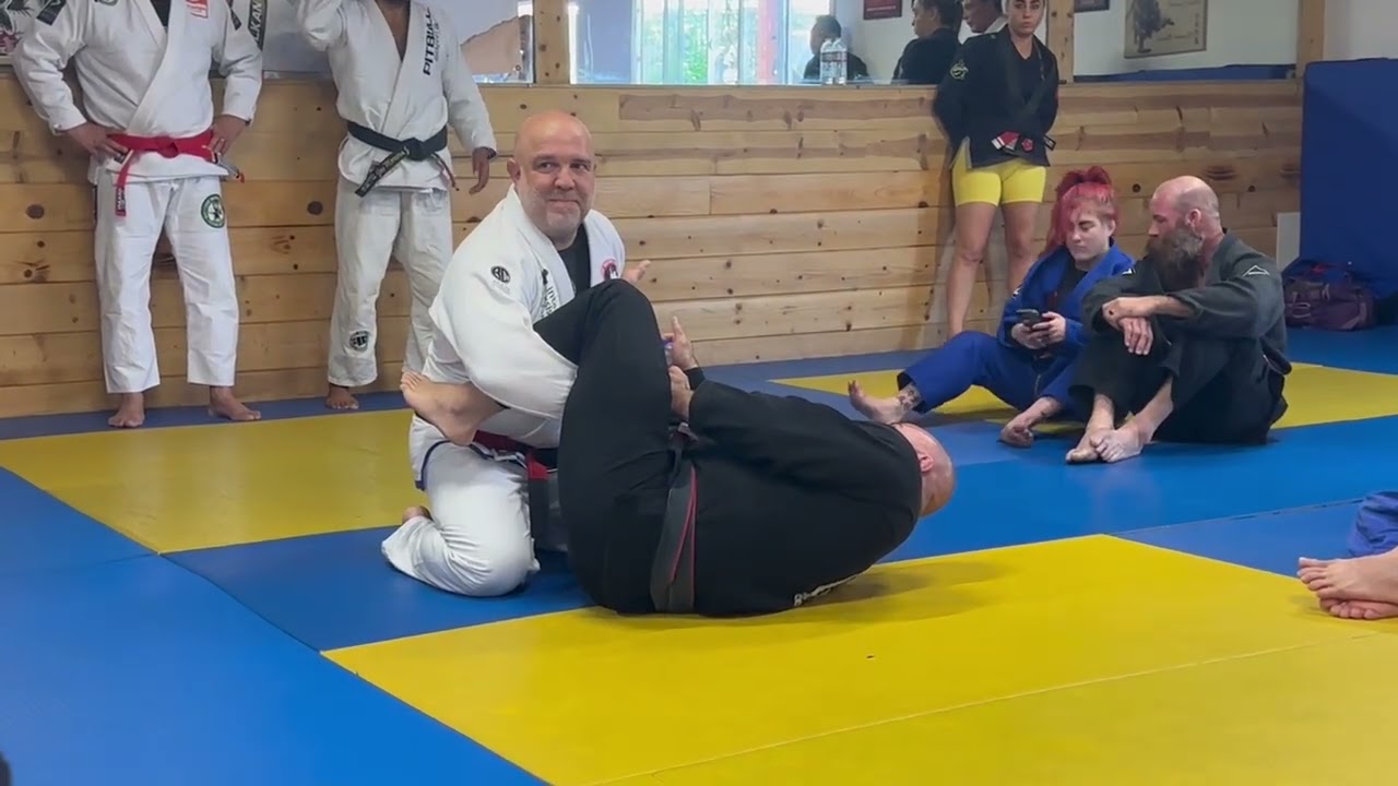 Brazilian Jiu-Jitsu - Lasso Guard with Spider Guard Counter