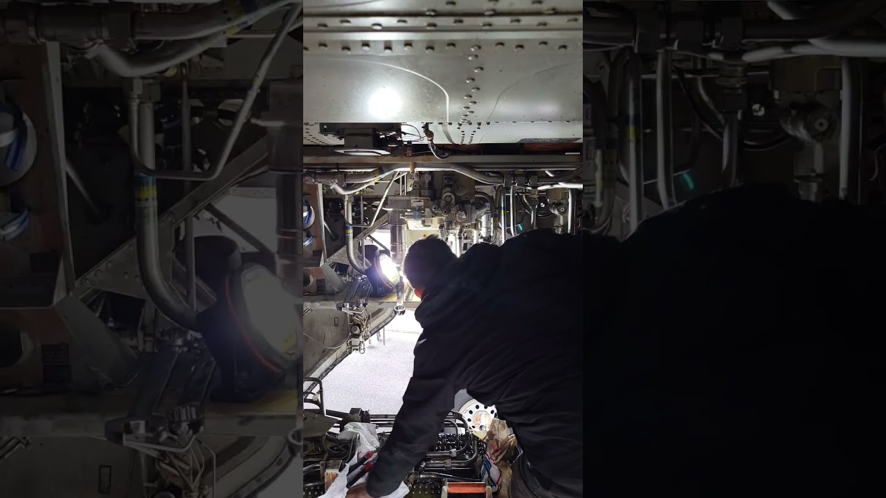 #airbus320 #maintenence #video #aviation #jobs #aircraft #crew #mechanics #love