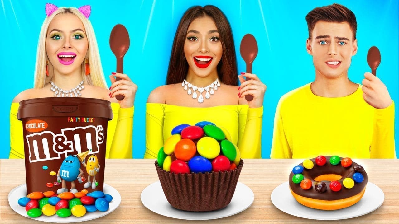 Desaf&iacute;o Platos Grandes VS Medianos VS Peque&ntilde;os | Dulces Gigantes VS Miniatura por RATATA CHALLENGE