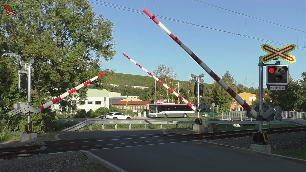 Železniční přejezd Hustopeče u Brna #2 [P7008] - 1.10.2023 / Czech railroad crossing