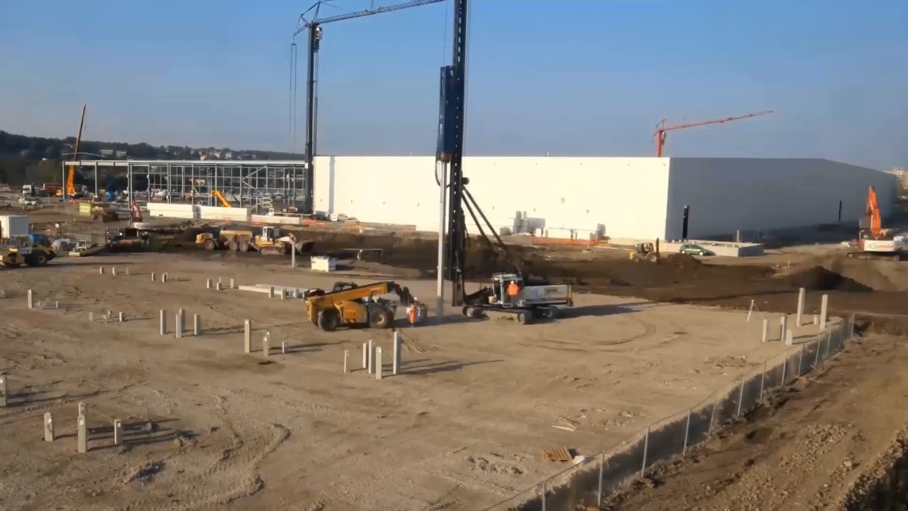Building the world's largest automated warehouse for online grocery (Ocado CFC4 - Erith, UK)
