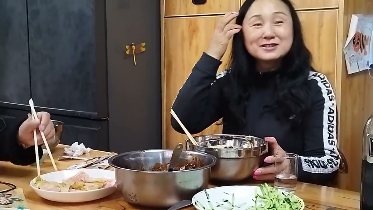 来一碗六哥炸酱面，唇齿留香回味无穷，那才是地道的老北京味儿