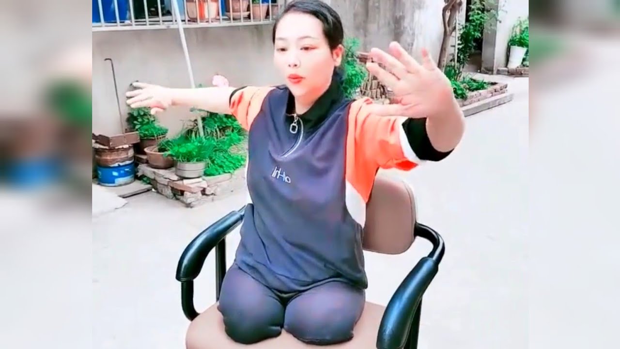 Amputee Wheelchair Dancer Girl in Tight Jeans | DAK / Double Amputee Lady