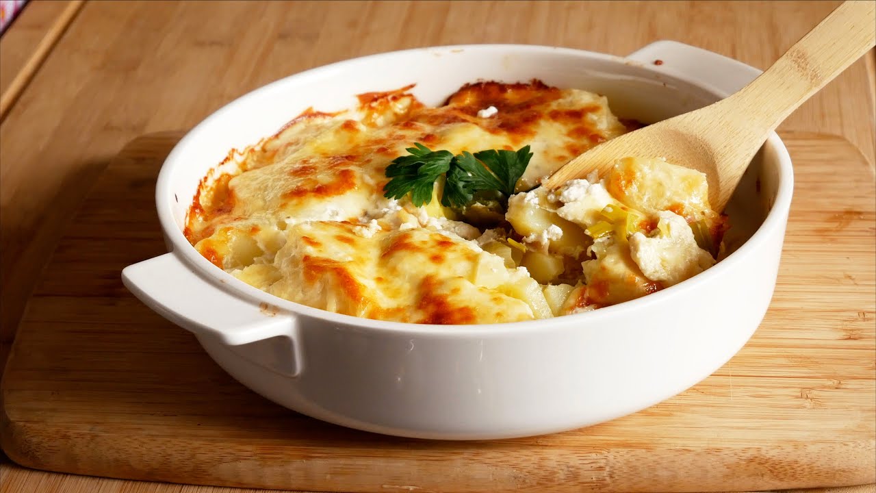Gratin de pommes de terre, poireaux crémeux au parmesan 🥔 🧀