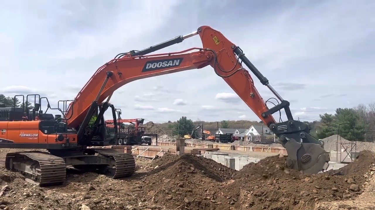 DOOSAN DX 350 LC 2022 excavator