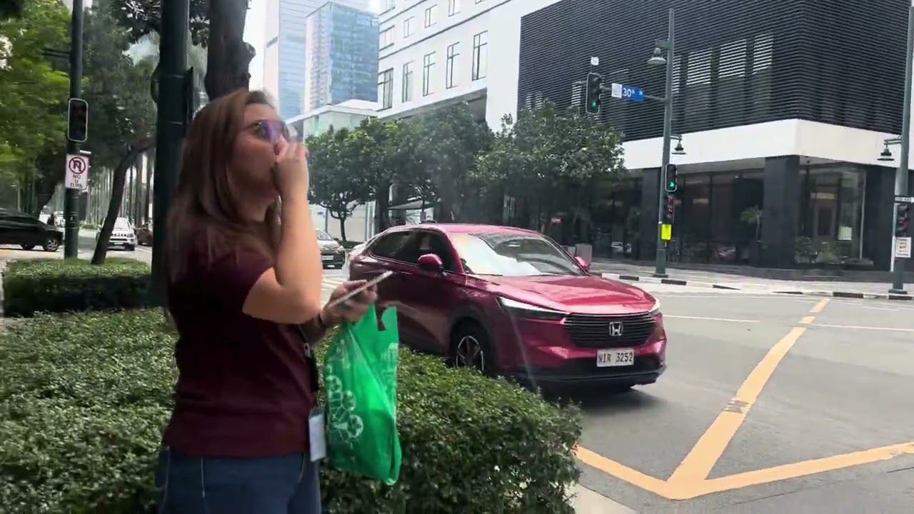 Walking Tour BGC Uptown Area to Market Market, Taguig Philippines Nov 2024
