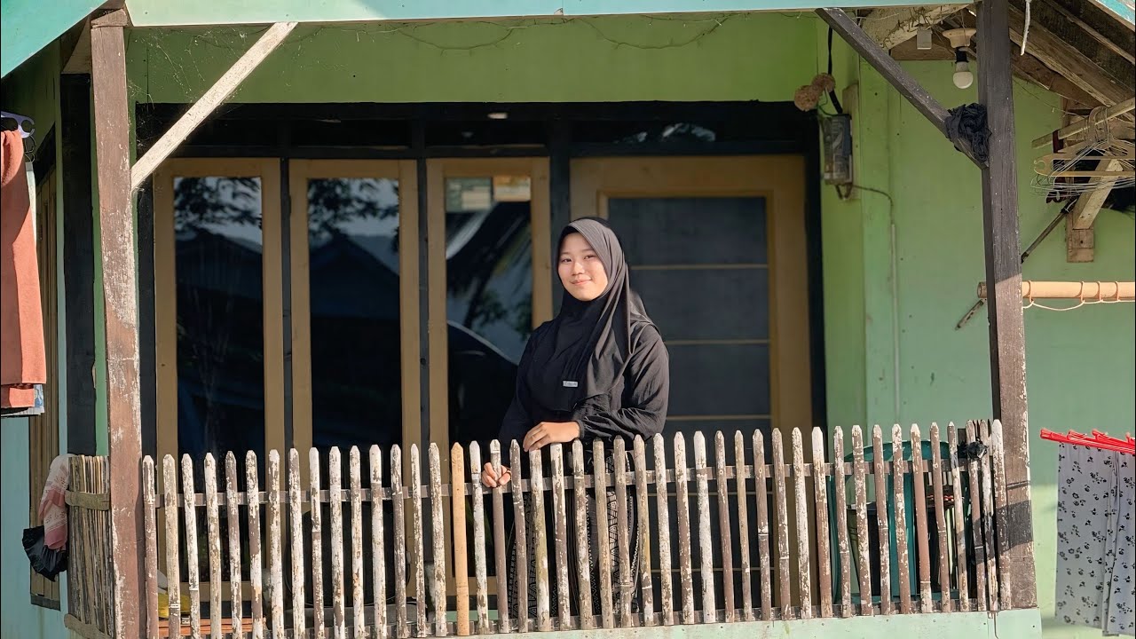 GADIS TANPA AYAH GAK APA APA GAK KEBELI BAJU LEBARAN JUGA