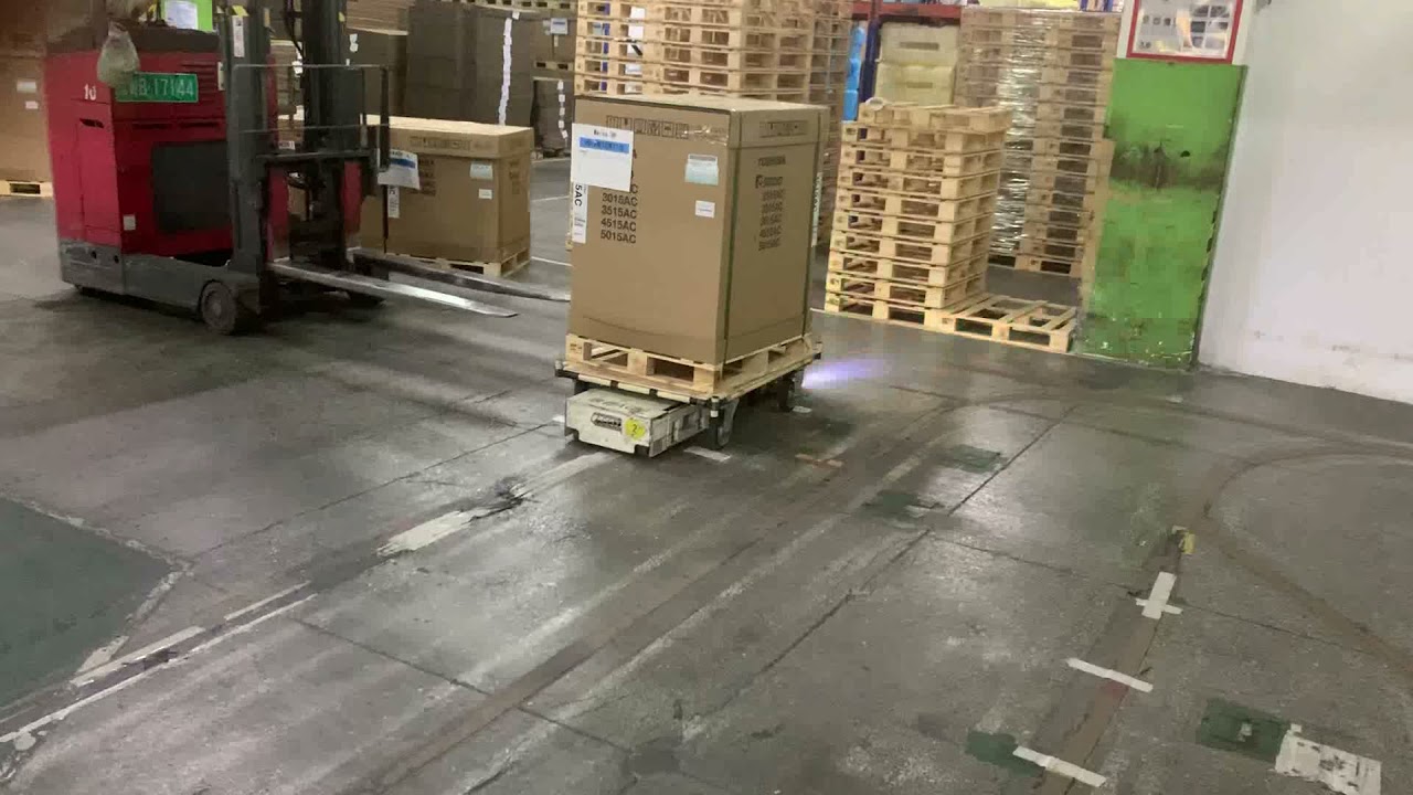 203 Super low profile latent AGV handles pallet