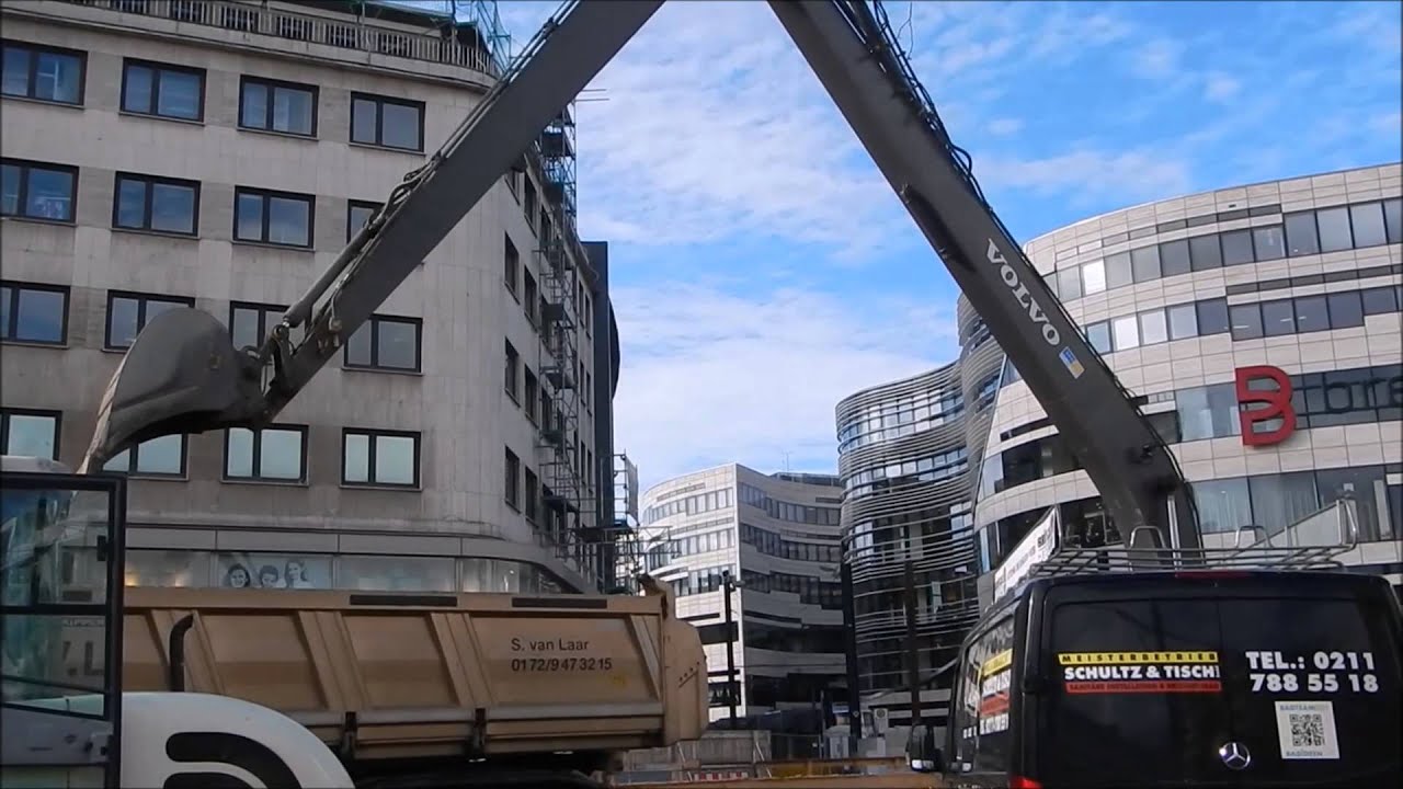 Bagger Volvo LC 250 D  von allen Seiten und LKW