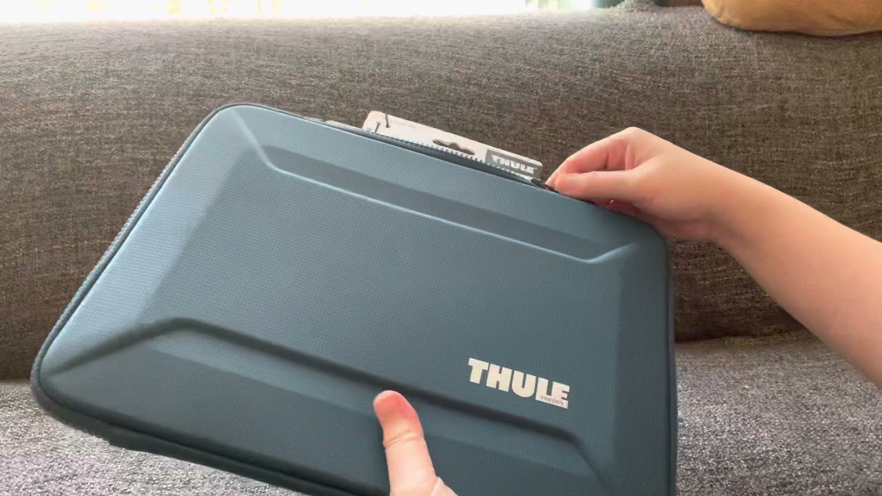Thule Gauntlet 13 inch Macbook Air - laptop sleeve - best protection