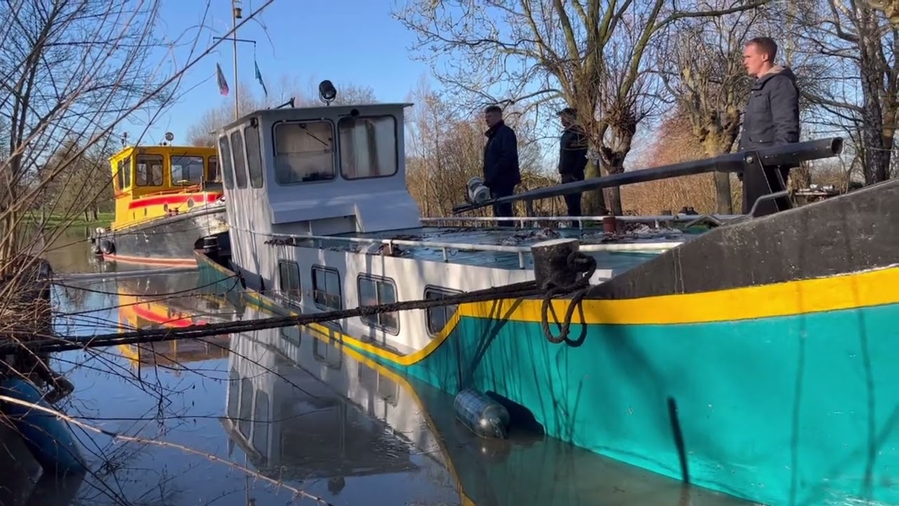 De berging van de gezonken boot #3
