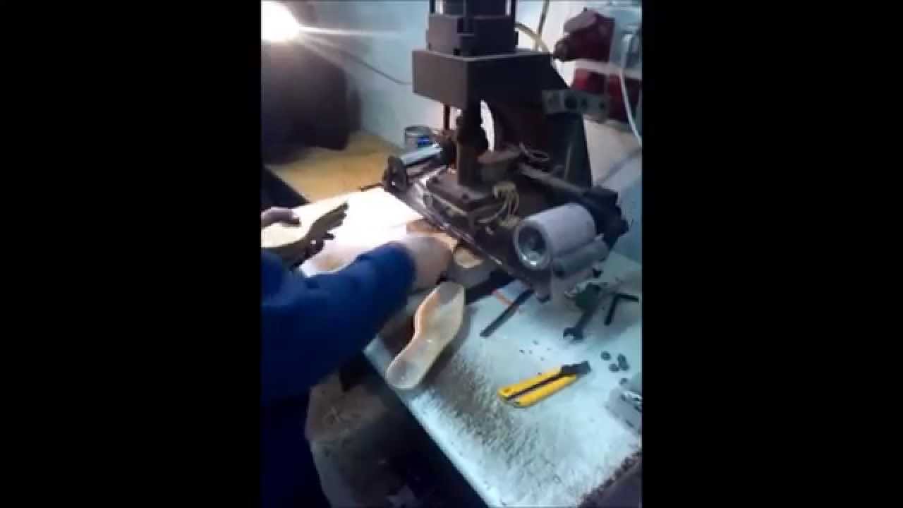 Ejemplo de funcionamiento de una m&aacute;quina de timbrar y grabar plantillas.