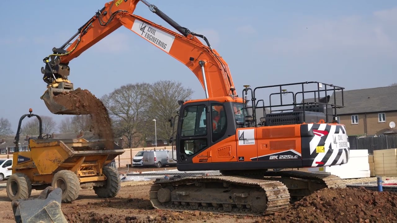 L4 Civils Doosan DX225 + Engcon