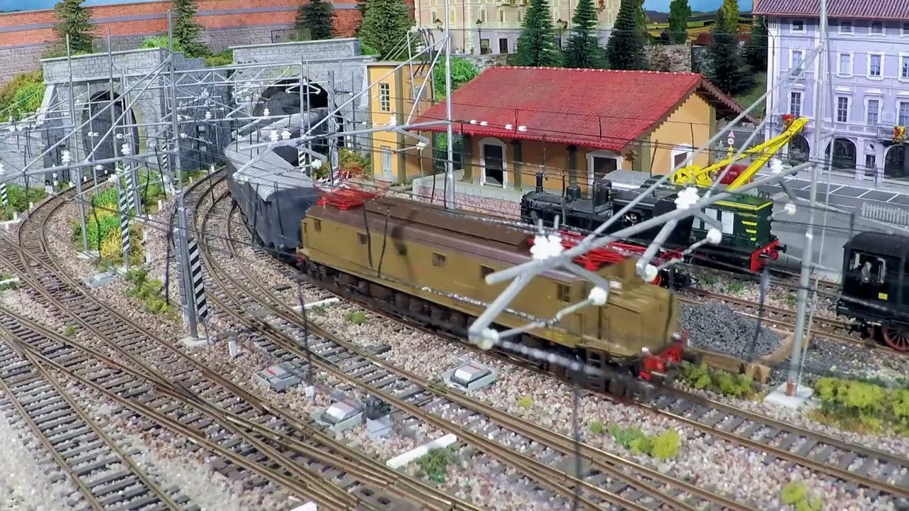 Grandi ruote e avancorpi sulle locomotive FS in scala 1/87 a Monteregale