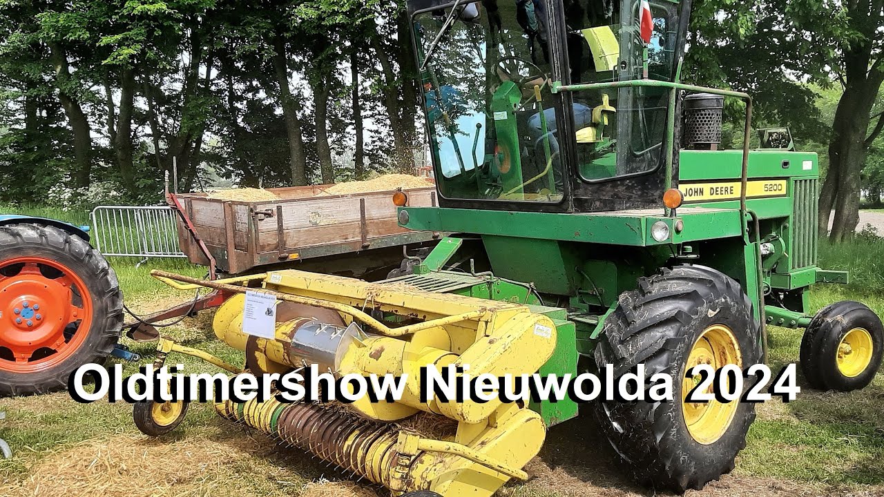 Oldtimershow  Nieuwolda  9 mei 2024 trok veel deelnemers en bezoekers.