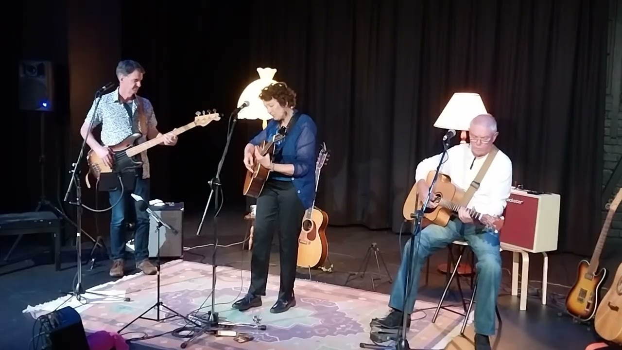 Jan Elliott sings Joni Mitchell Peoples Parties