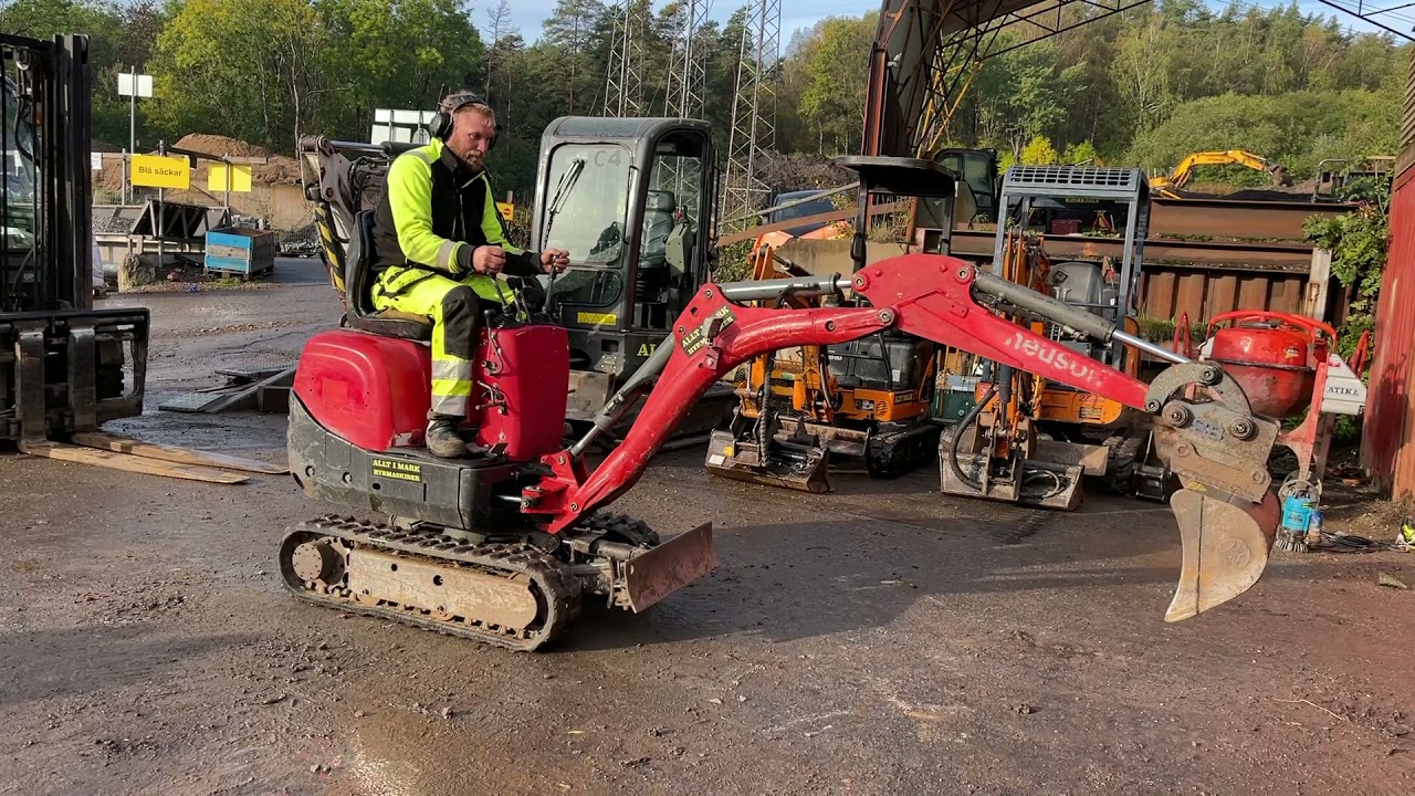 Köp Grävmaskin Neuson 803 RD med 2 skopor på Klaravik