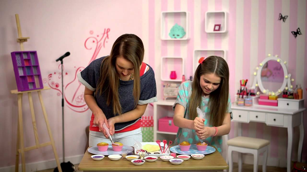 Ultimate Violetta: TIPS: Sådan laver du en frisk bananis! - Disney Channel Danmark